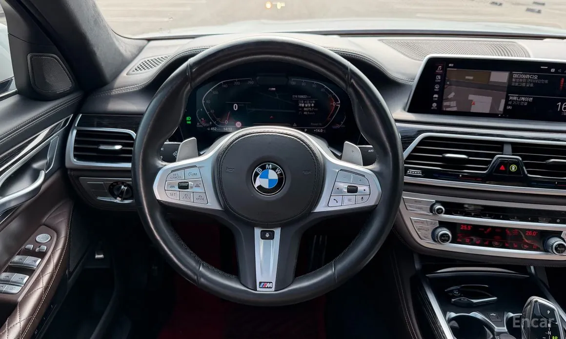 Фото 17 - BMW 7 Series