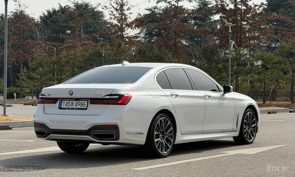 Фото 2 - BMW 7 Series