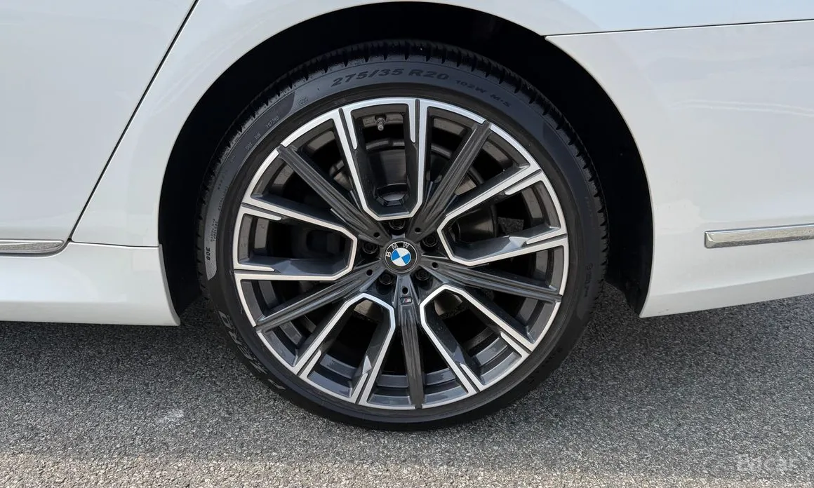 Фото 5 - BMW 7 Series