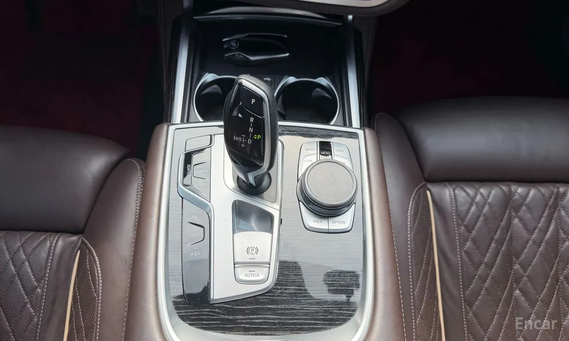 Фото 9 - BMW 7 Series
