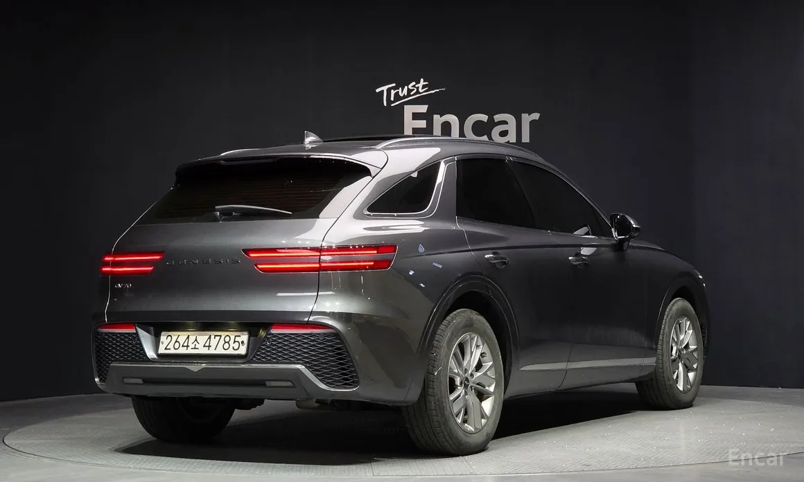 Photo 2 - Genesis GV70