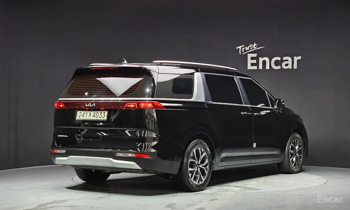 Фото 2 - Kia Carnival