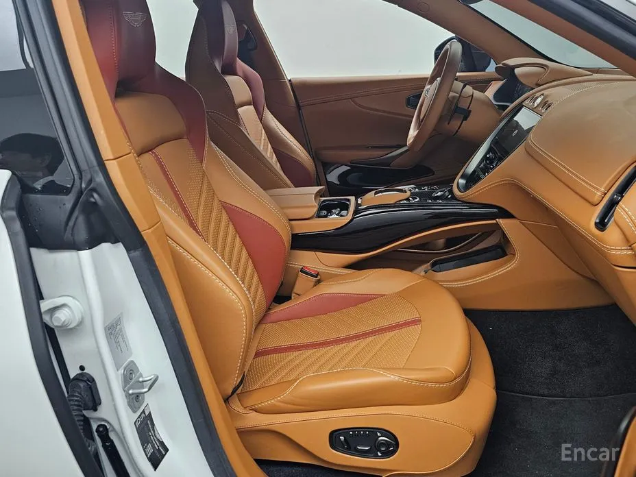 Aston Martin DBX 2020 4.0 V8 707