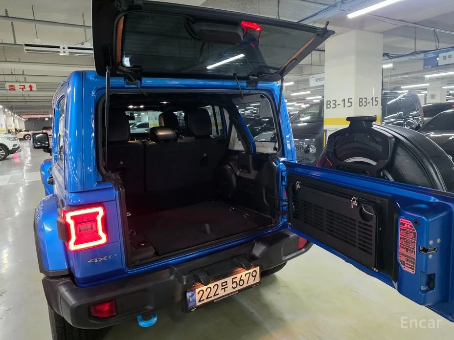 Photo 4 - Jeep Wrangler