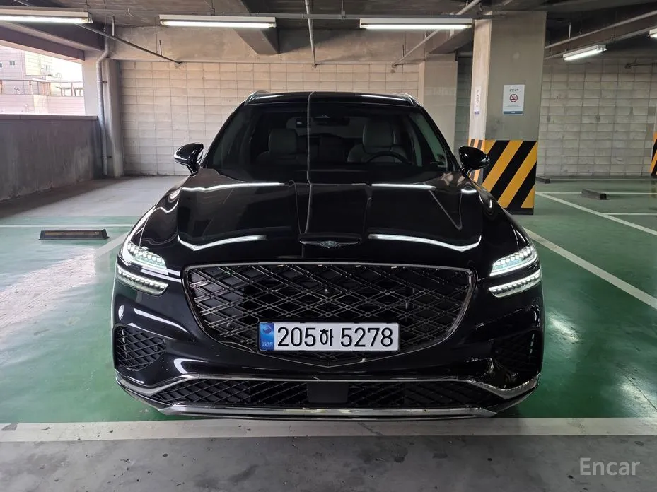 Фото 1 - Genesis GV70