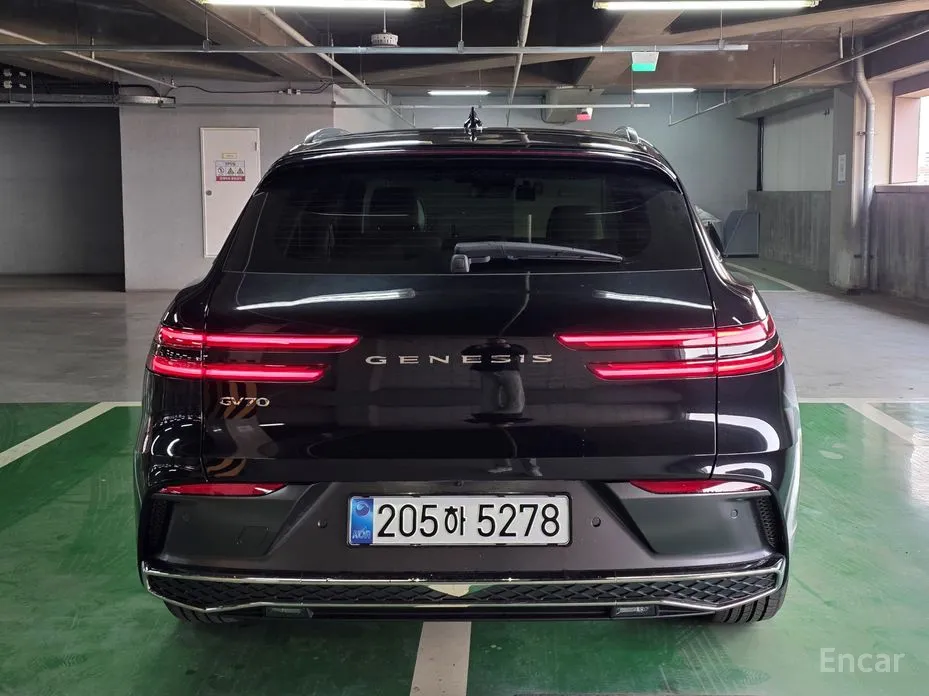 Фото 3 - Genesis GV70