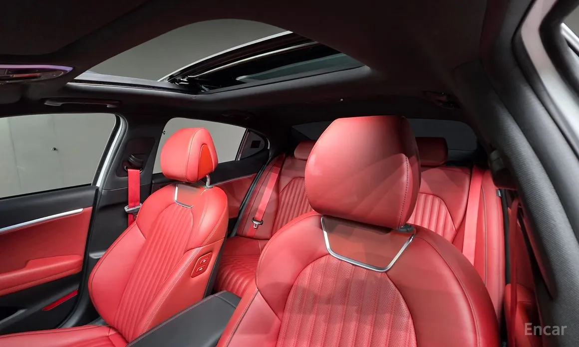 Photo 12 - Genesis G70