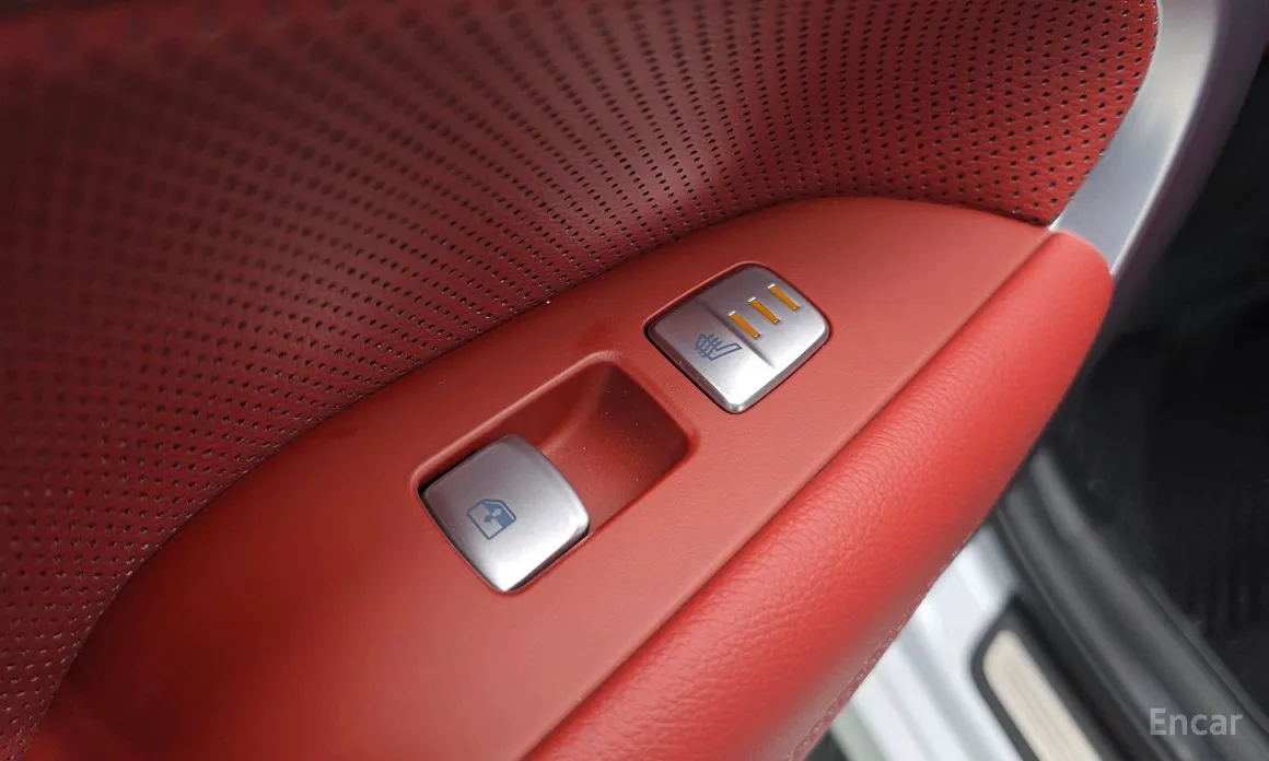 Photo 18 - Genesis G70