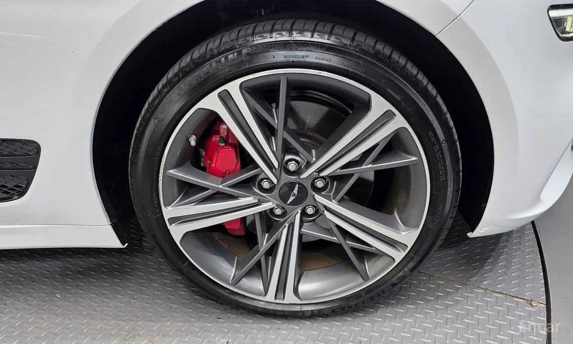 Photo 5 - Genesis G70