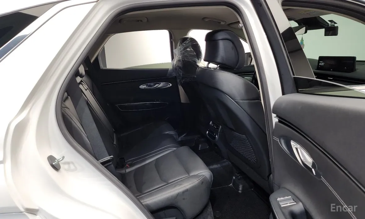 Photo 12 - Genesis GV70