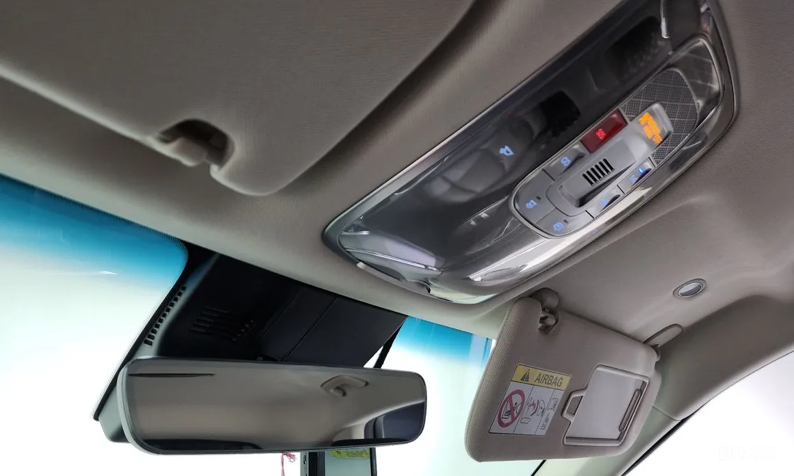 Photo 18 - Genesis GV70