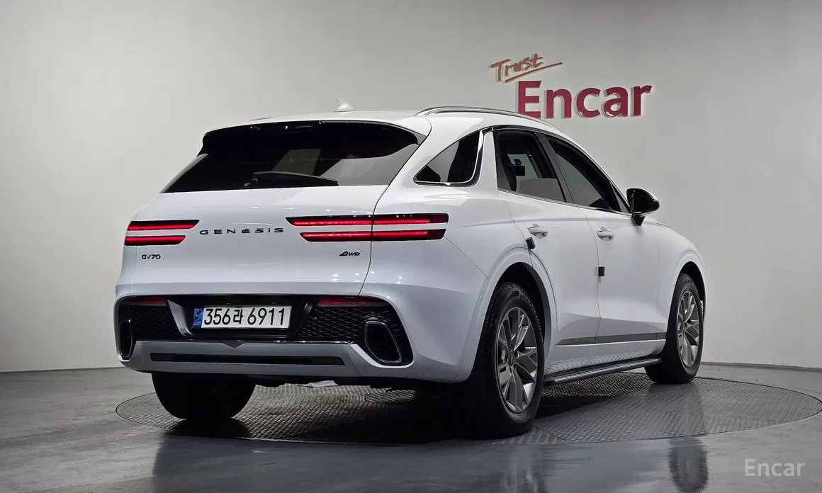 Photo 2 - Genesis GV70