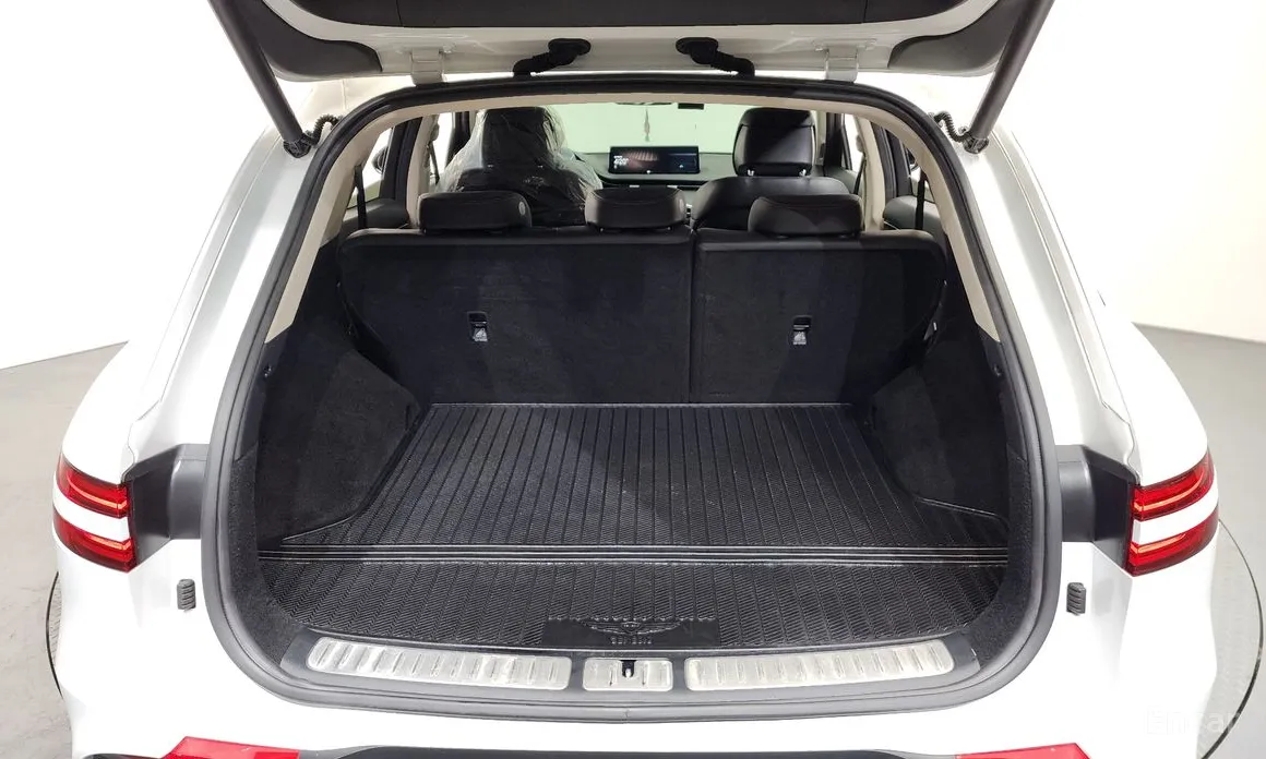 Photo 20 - Genesis GV70