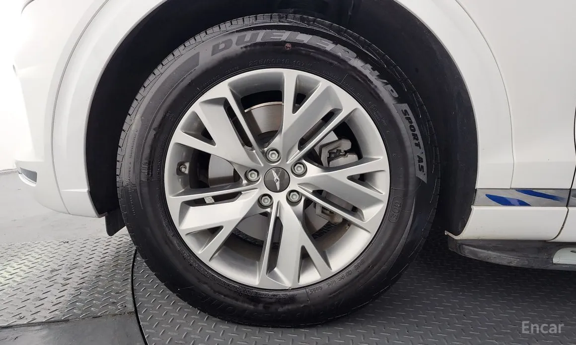 Photo 5 - Genesis GV70