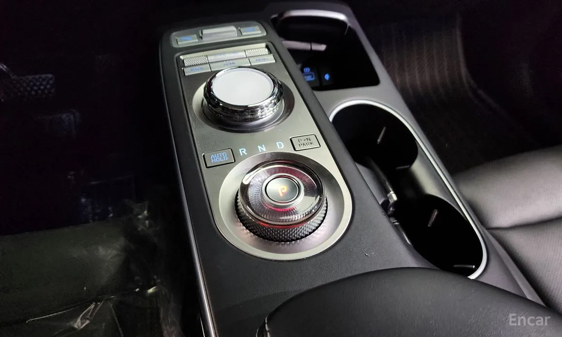 Photo 9 - Genesis GV70