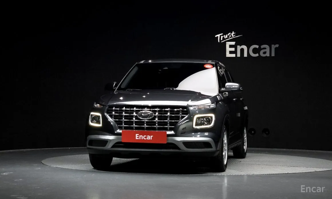 Photo 2 - Hyundai Venue