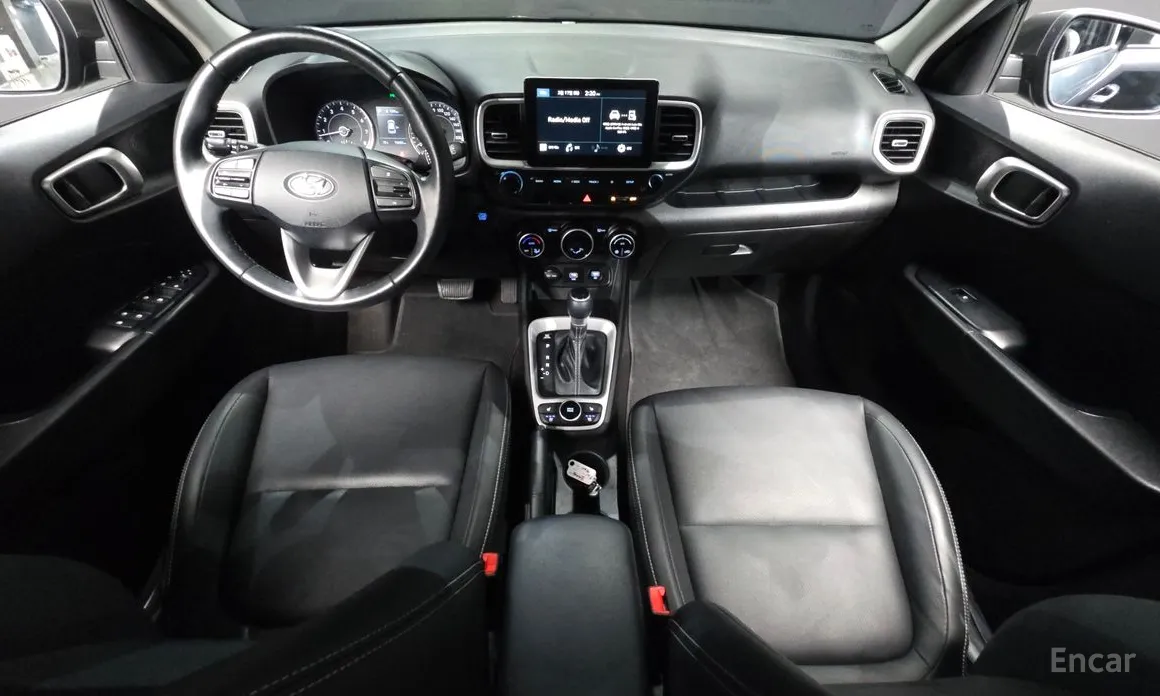 Photo 4 - Hyundai Venue