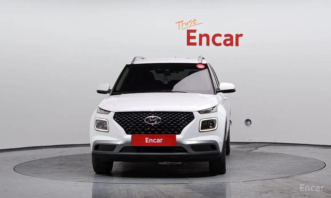 Photo 3 - Hyundai Venue