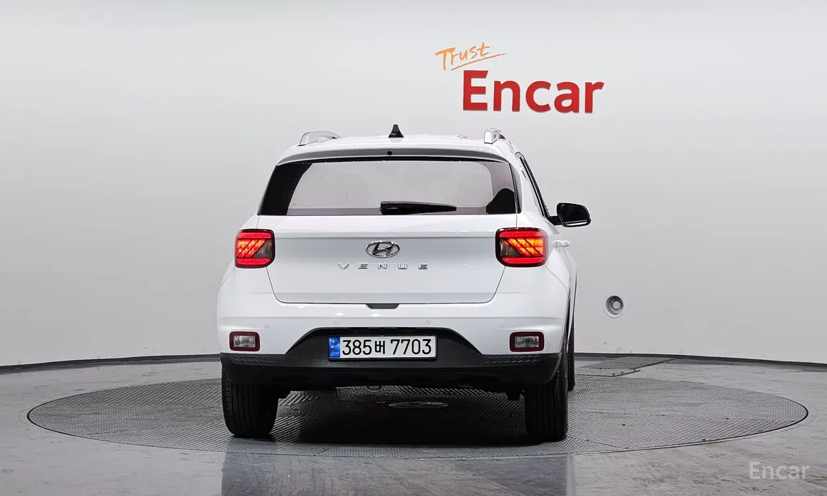 Photo 4 - Hyundai Venue