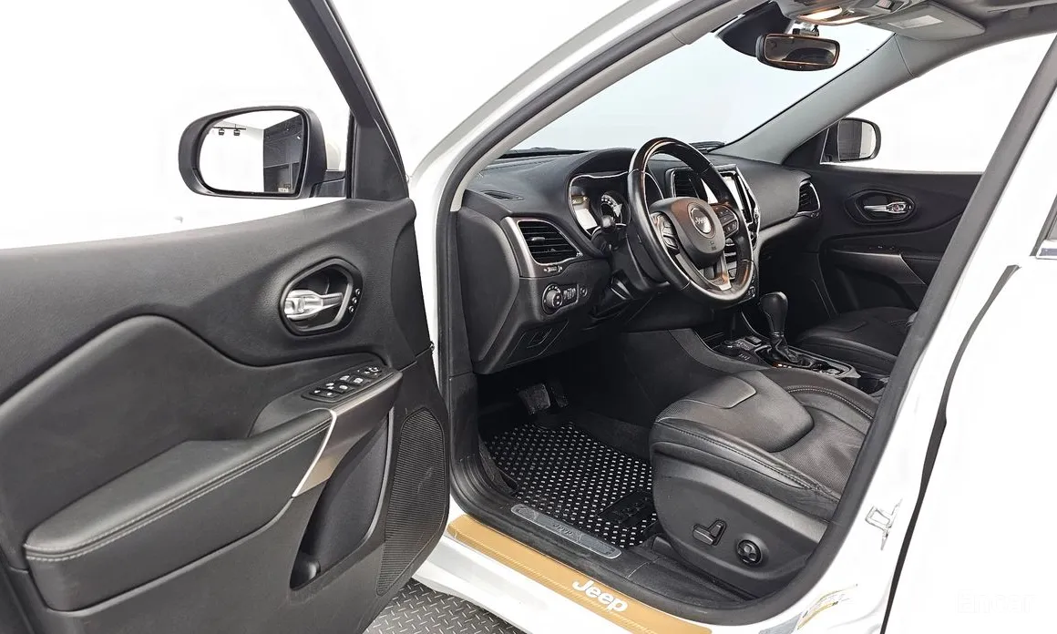 Фото 10 - Jeep Cherokee