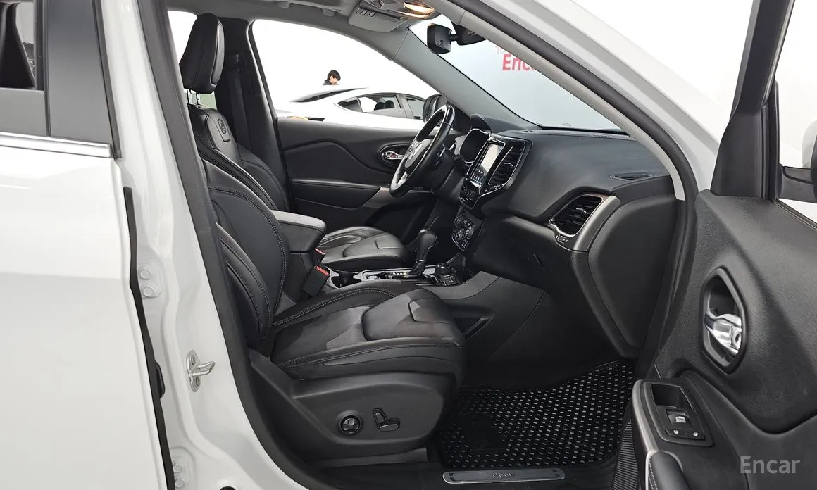 Фото 11 - Jeep Cherokee