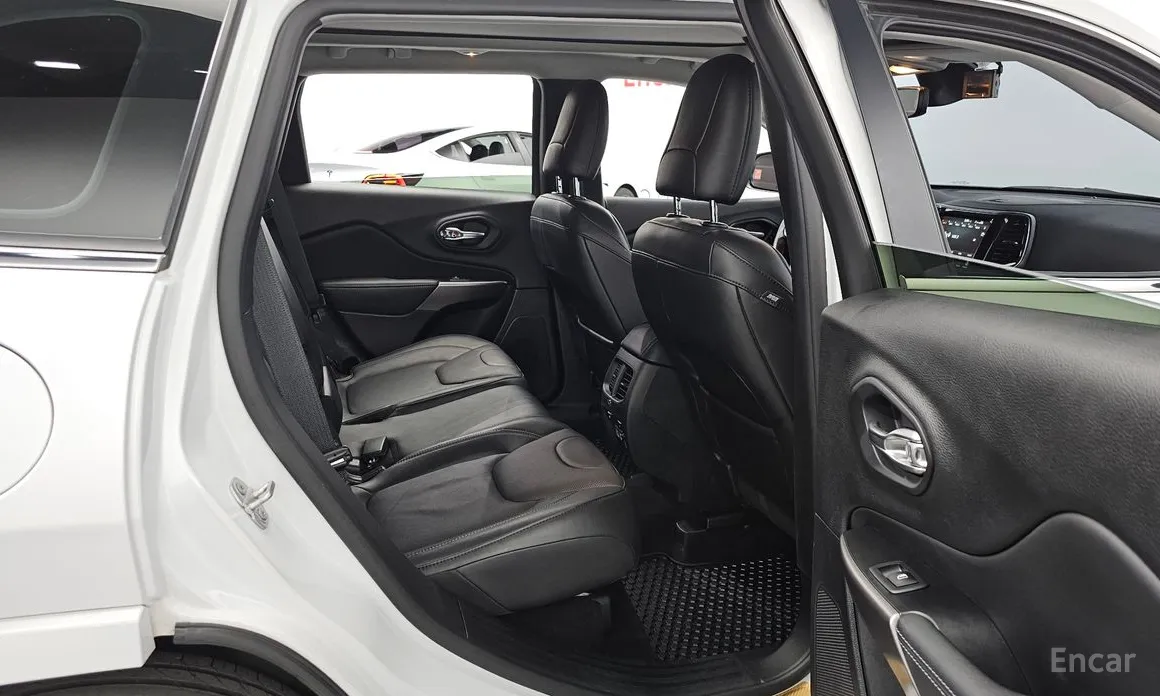 Фото 12 - Jeep Cherokee