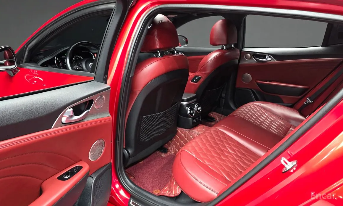 Фото 12 - Kia Stinger