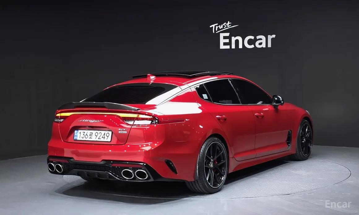 Фото 2 - Kia Stinger