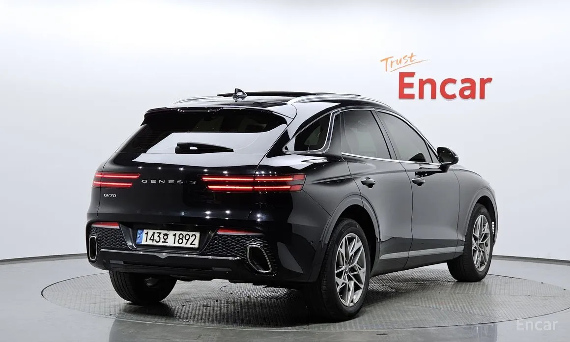 Photo 2 - Genesis GV70