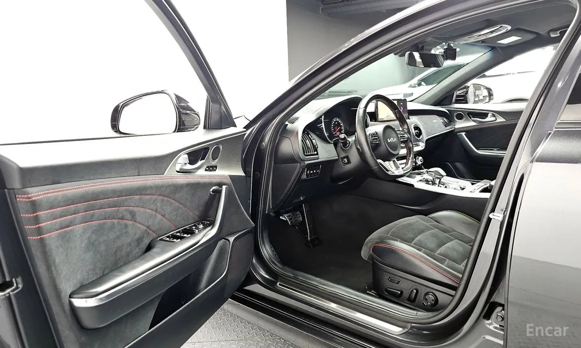 Фото 11 - Kia Stinger