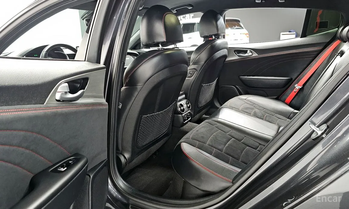 Фото 12 - Kia Stinger