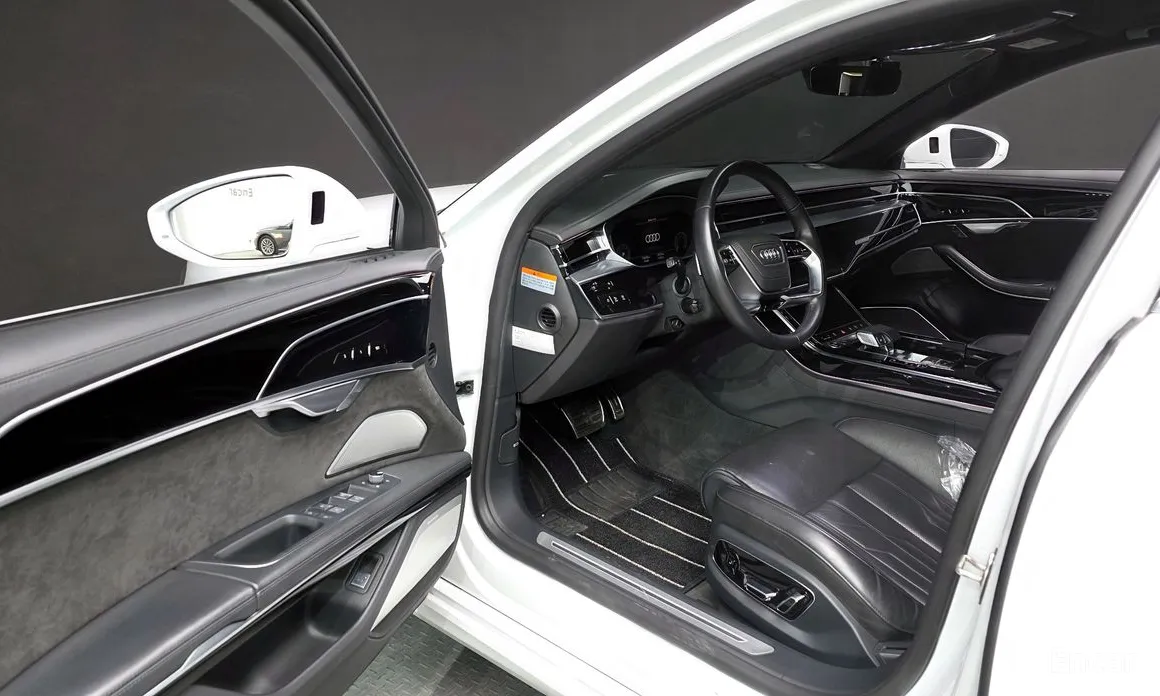 Фото 10 - Audi A8