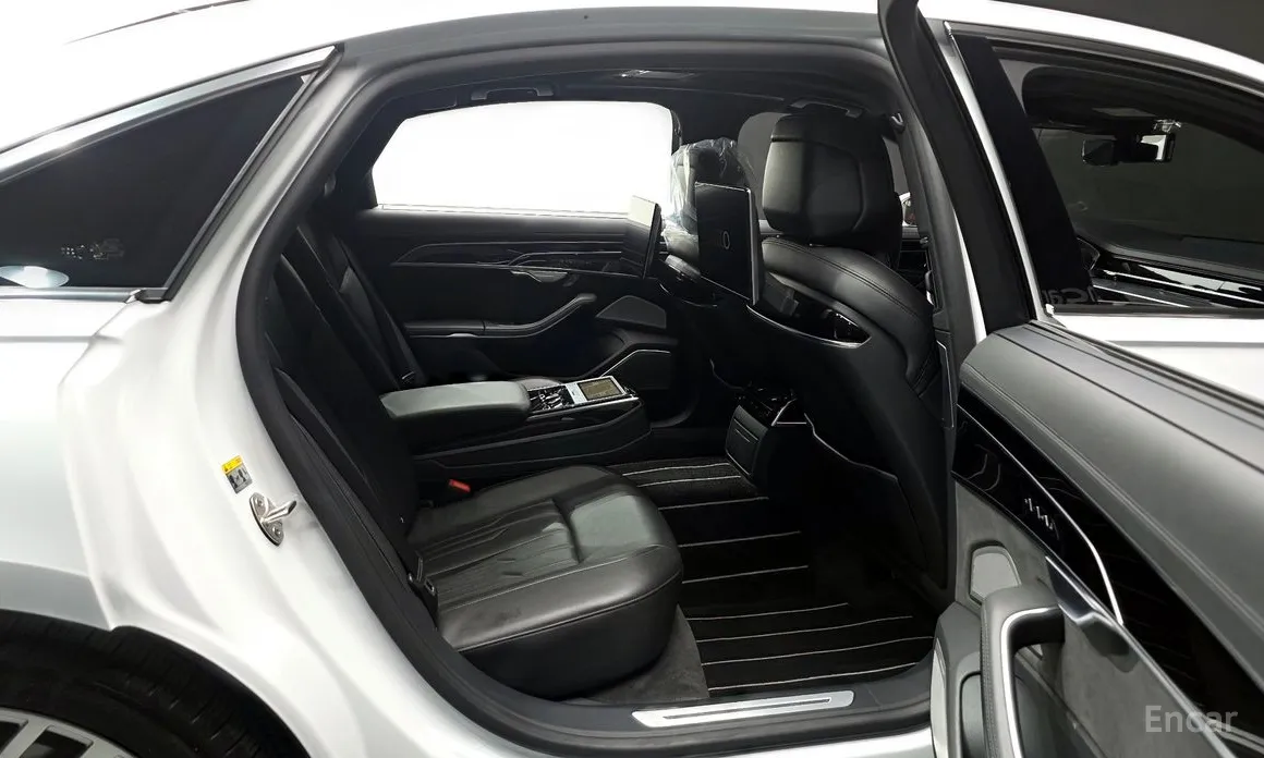 Фото 12 - Audi A8