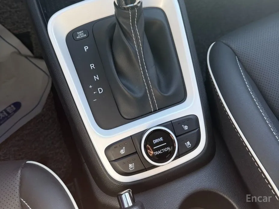 Photo 11 - Hyundai Venue