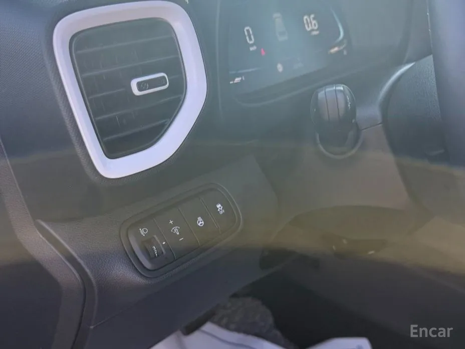 Photo 13 - Hyundai Venue