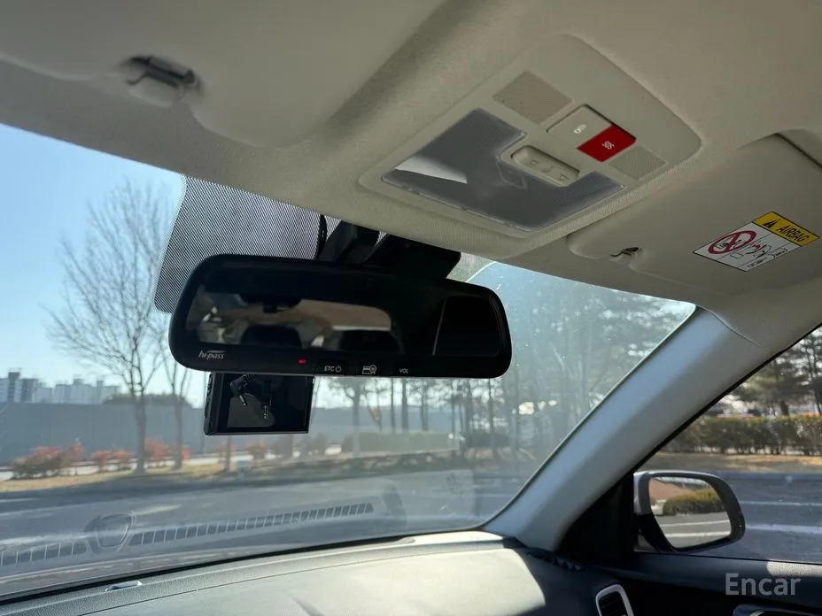 Photo 14 - Hyundai Venue