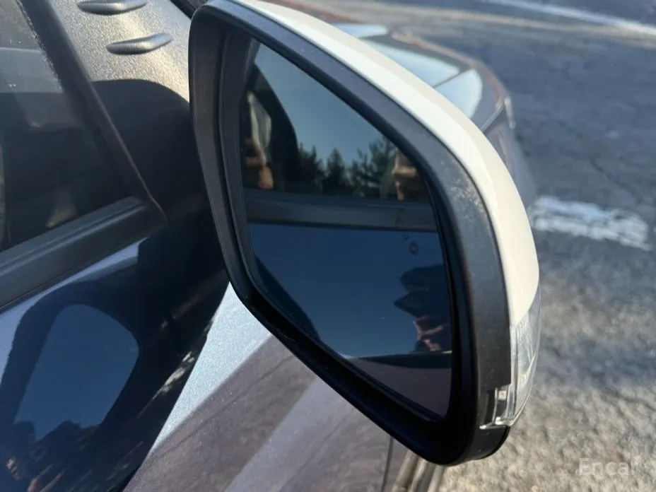 Photo 15 - Hyundai Venue