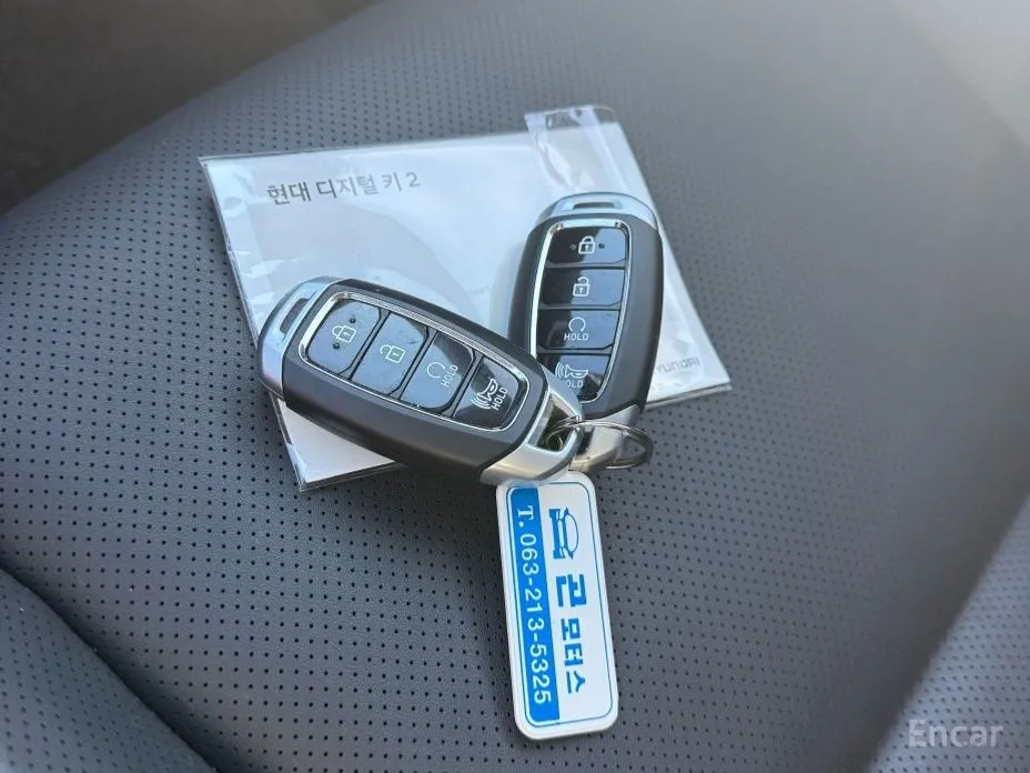 Photo 16 - Hyundai Venue