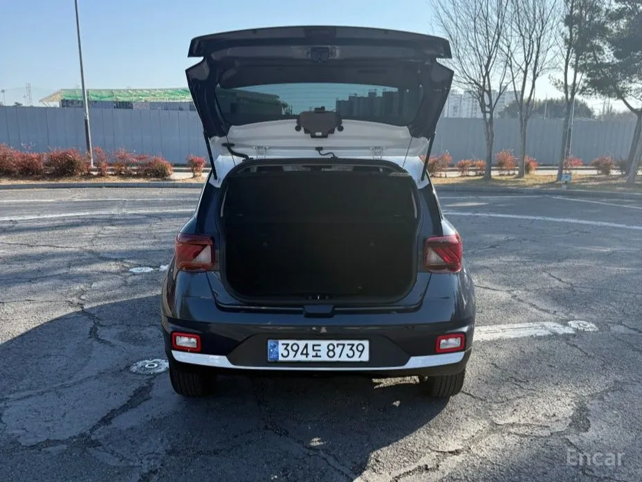 Photo 5 - Hyundai Venue