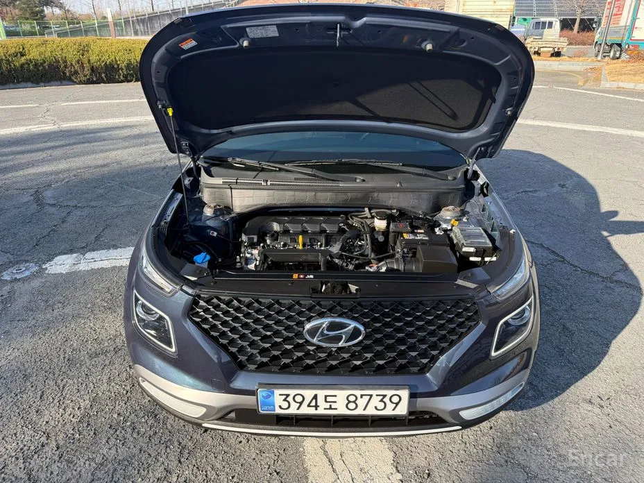 Photo 6 - Hyundai Venue