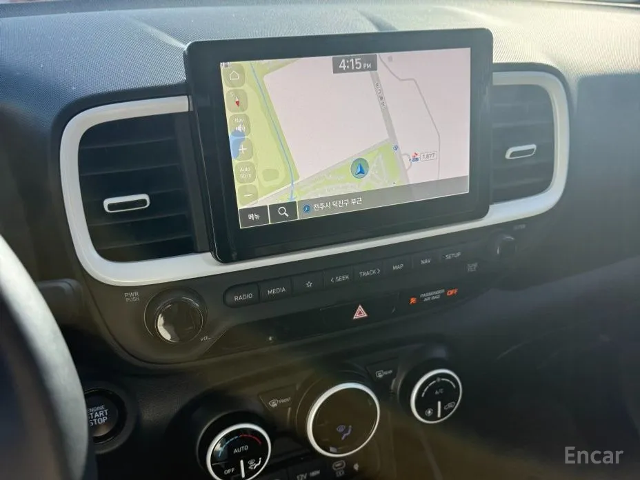 Photo 8 - Hyundai Venue