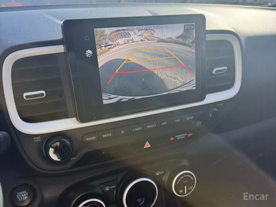 Photo 9 - Hyundai Venue