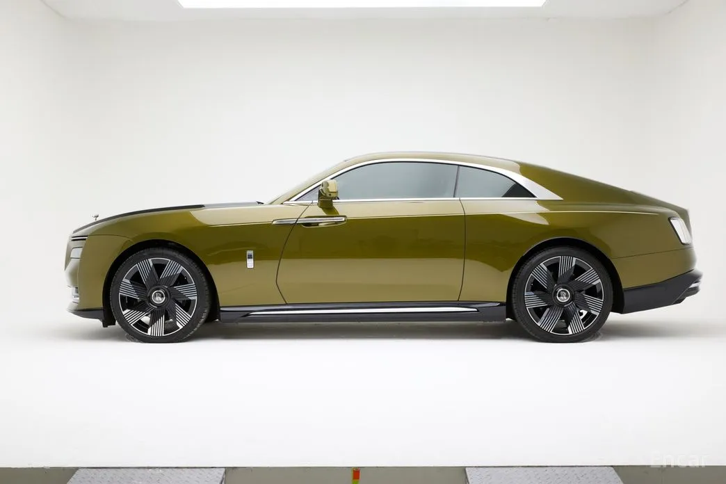 Фото 6 - Rolls-Royce Spectre