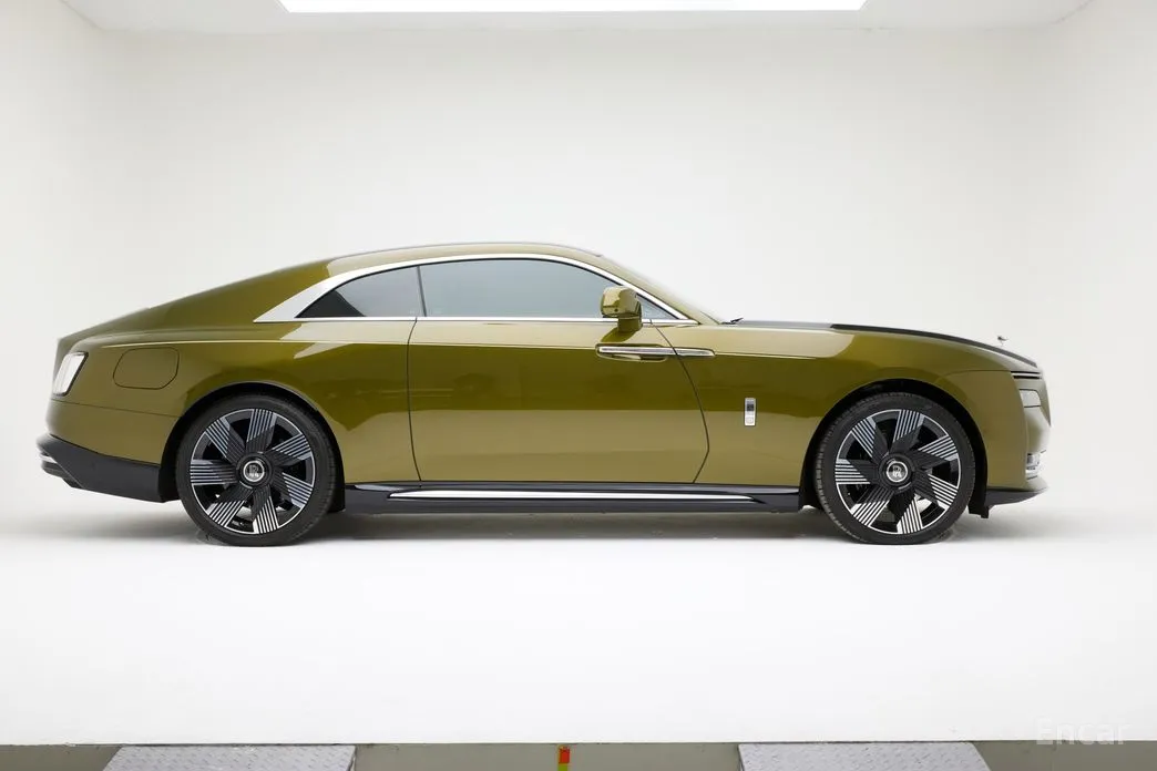 Фото 8 - Rolls-Royce Spectre
