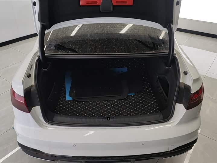Фото 4 - Audi A4L