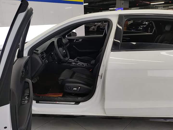 Фото 9 - Audi A4L