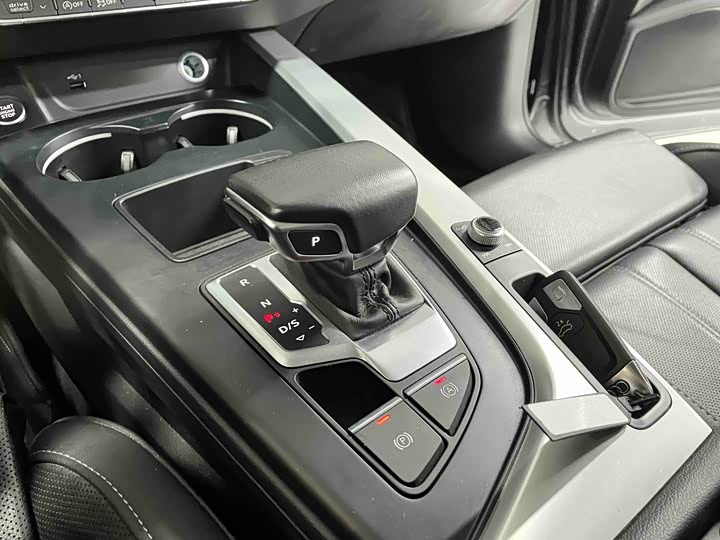 Фото 7 - Audi A4L