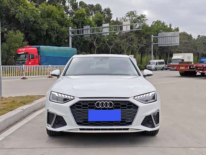 Фото 2 - Audi A4L