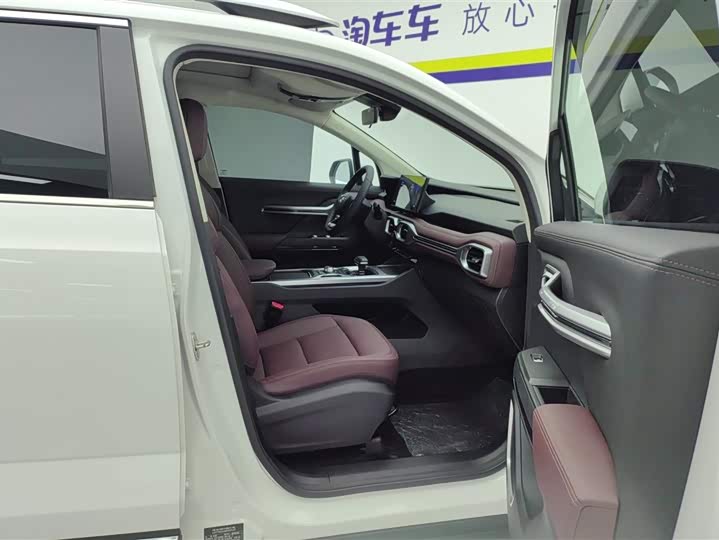 Фото 8 - Geely Okavango