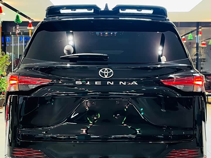 Toyota Sienna 2026 2026款 2.5L 双擎四驱尊贵版